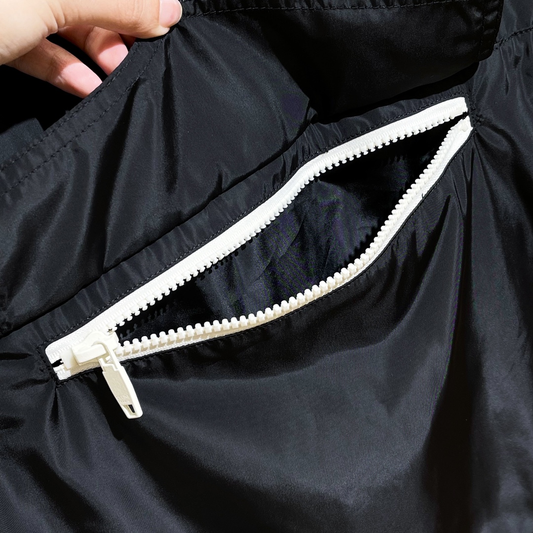 セリーヌジャケットコーデスーパーコピー トップス アウター ファッション 柔らかい 品質保証 シンプル 暖かい 厚い ブラック_8