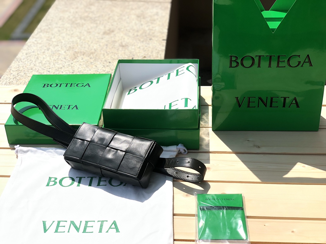 bottega venetaボッテガヴェネタのバッグコピー ウエストバッグ 軽量 編み形 ミニバッグ 男女兼用 グリーン_2