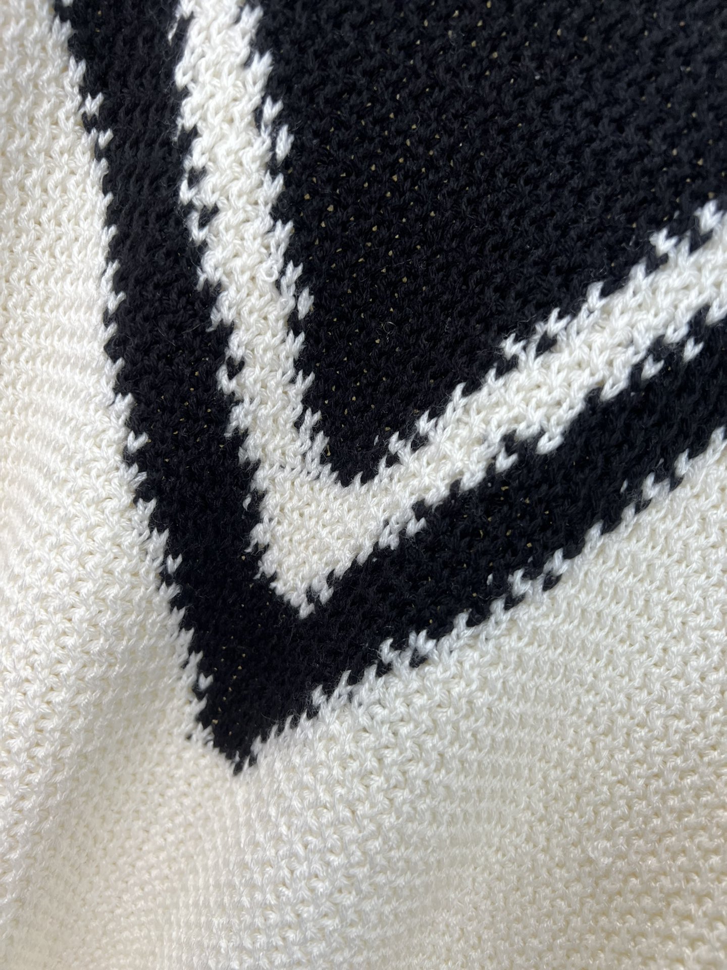 valentino ヴァレンティノセーターＮ級品 トップス ニット 柔らかい 保温 暖かい ウール製 シンプル 長袖 ホワイト_6