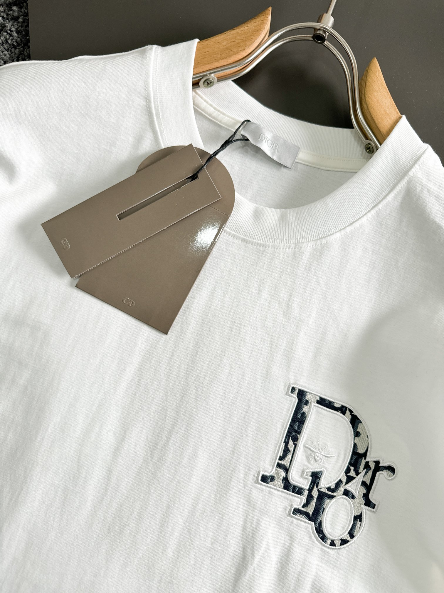 新作入荷格安 ディオールtシャツレディーススーパーコピー トップス 短袖 純綿 弾性がいい プリント 刺繍 ファッション ホワイト_3