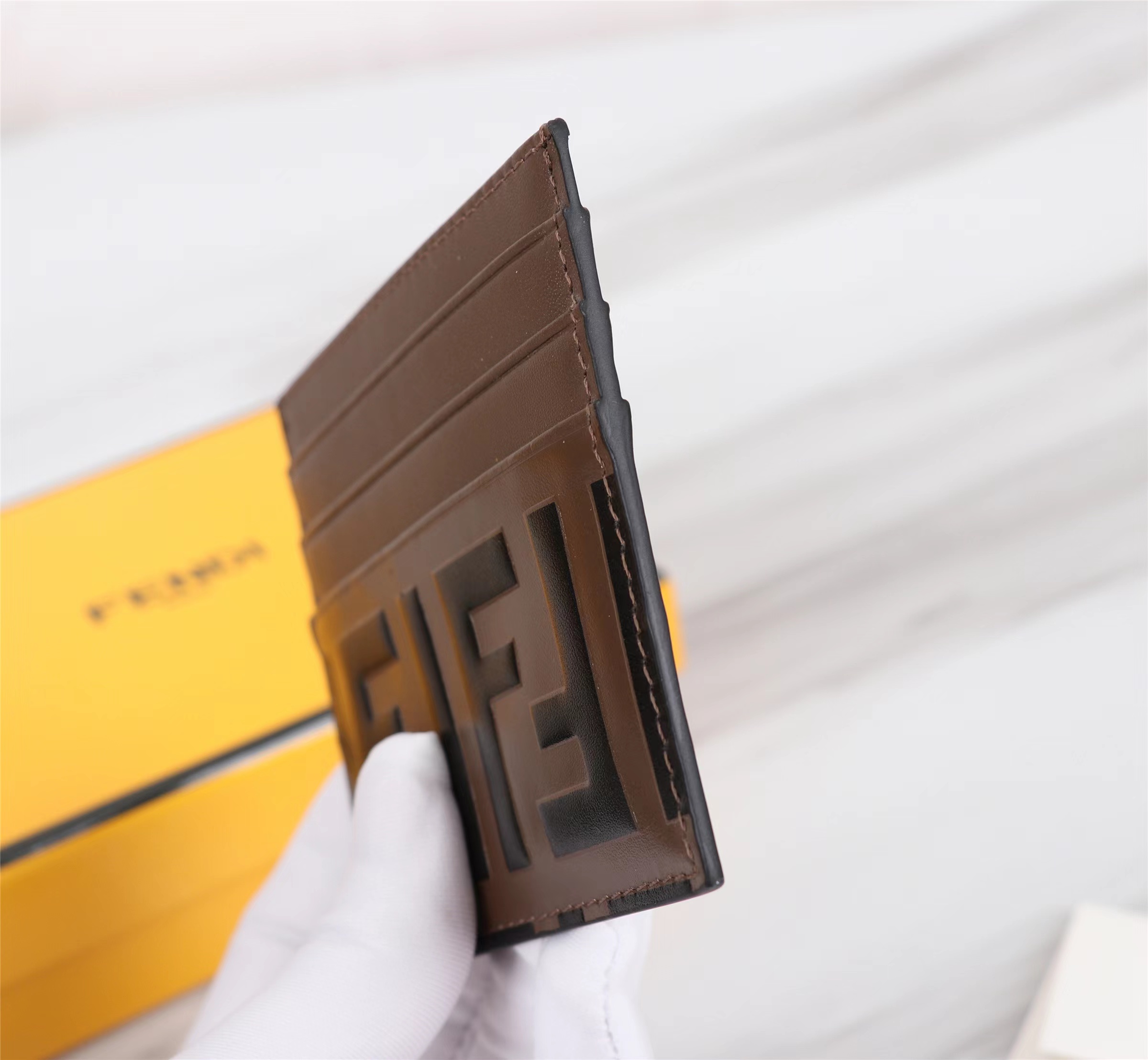 フェンディ財布 レディース偽物 牛革 レザー 薄型 スリム カード入れ カードケース スキミング防止 磁気防止 ブラウン_3