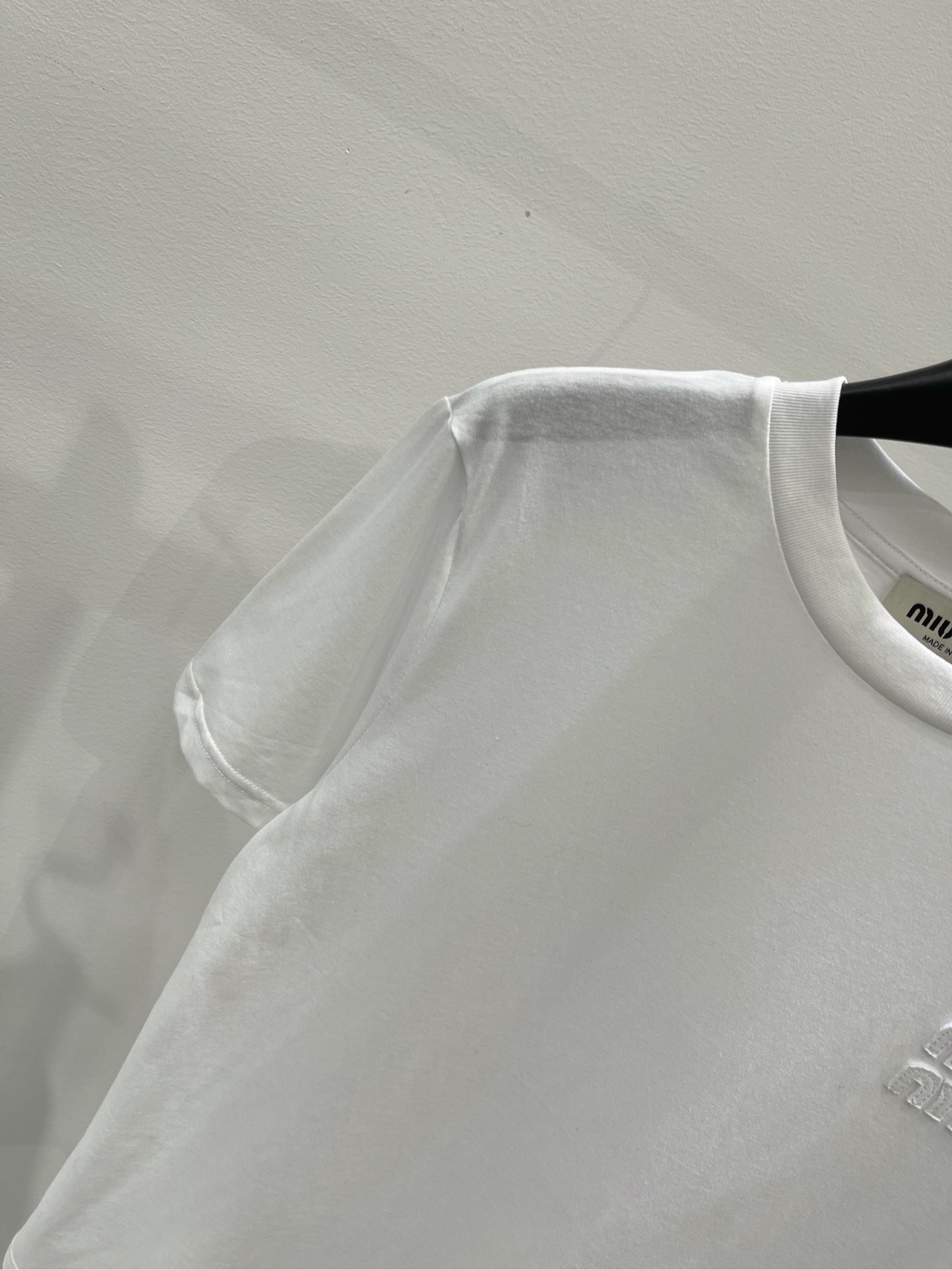 ミュウミュウチョーカーコピー Tシャツ トップス 柔らかい シンプル ゆったり 短袖 爆買い大得価 ホワイト_5