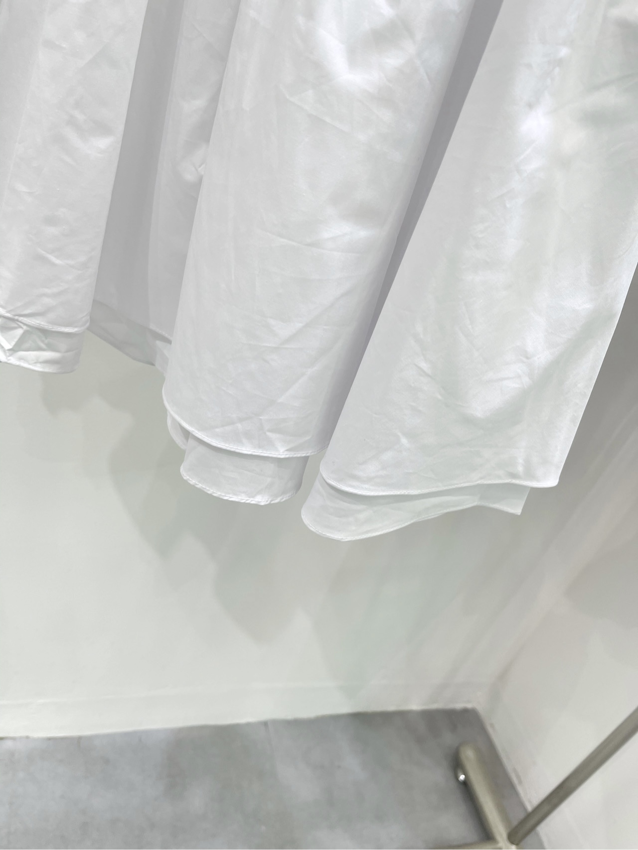 個性的 24年夏新款 ミュウミュウ キルティングコピー セット スカート 可愛い レディース 無袖 シンプル ホワイト_7