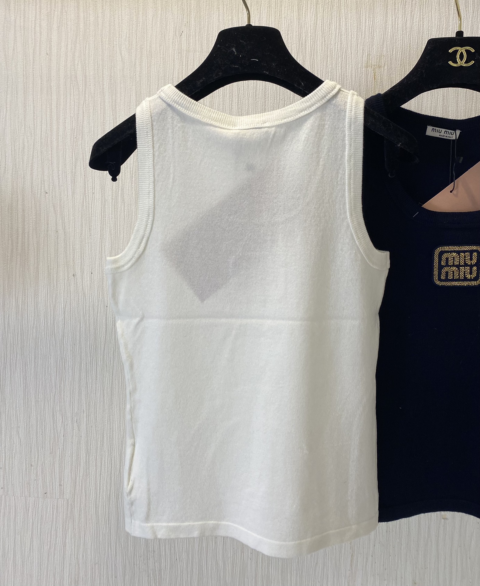 ミュウミュウオリパ激安通販 柔らかい 無袖 ジレー トップス Tシャツ ロゴプリント 春新品 2色可選 ホワイト_2