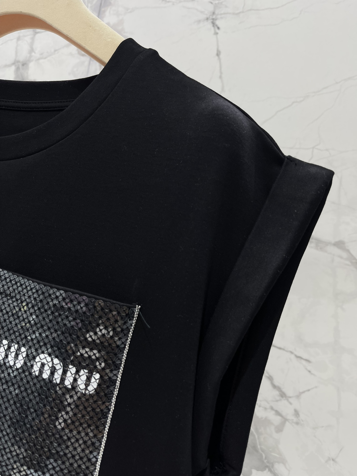 ミュウミュウ風Ｎ級品 柔らかい 無袖 Tシャツ トップス ファッション カジュアル 人気 シンプル ブラック_4