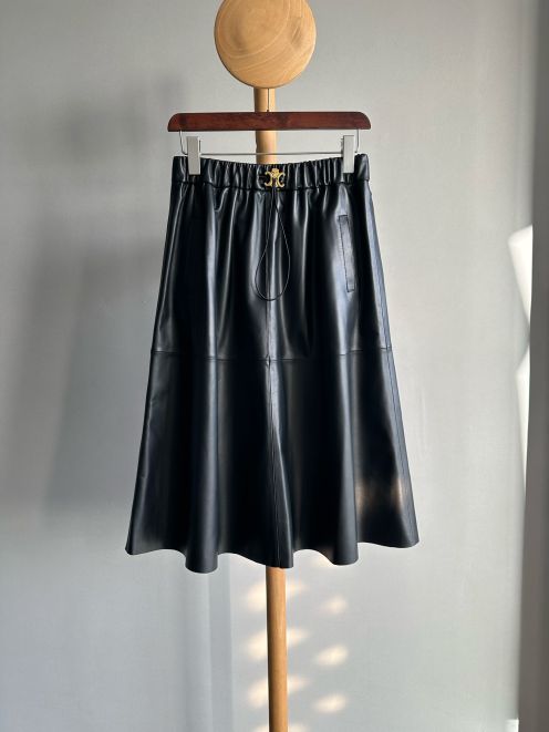 セリーヌ ロング スカートコピー 半身 レザー 高級感 柔らかい 秋服 ファッション レディース ブラック