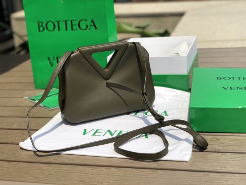 ボッテガ バッグ ホワイトコピー 牛革 斜め掛けバッグ 持ちバッグ イタリア製 高級感 シンプル グリーン