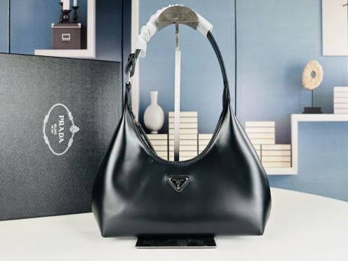 爆買い大得価 プラダのカバンＮ級品 持ちバッグ ビジネス シンプル 肩掛けバッグ  実用 人気商品 大容量 ブラック