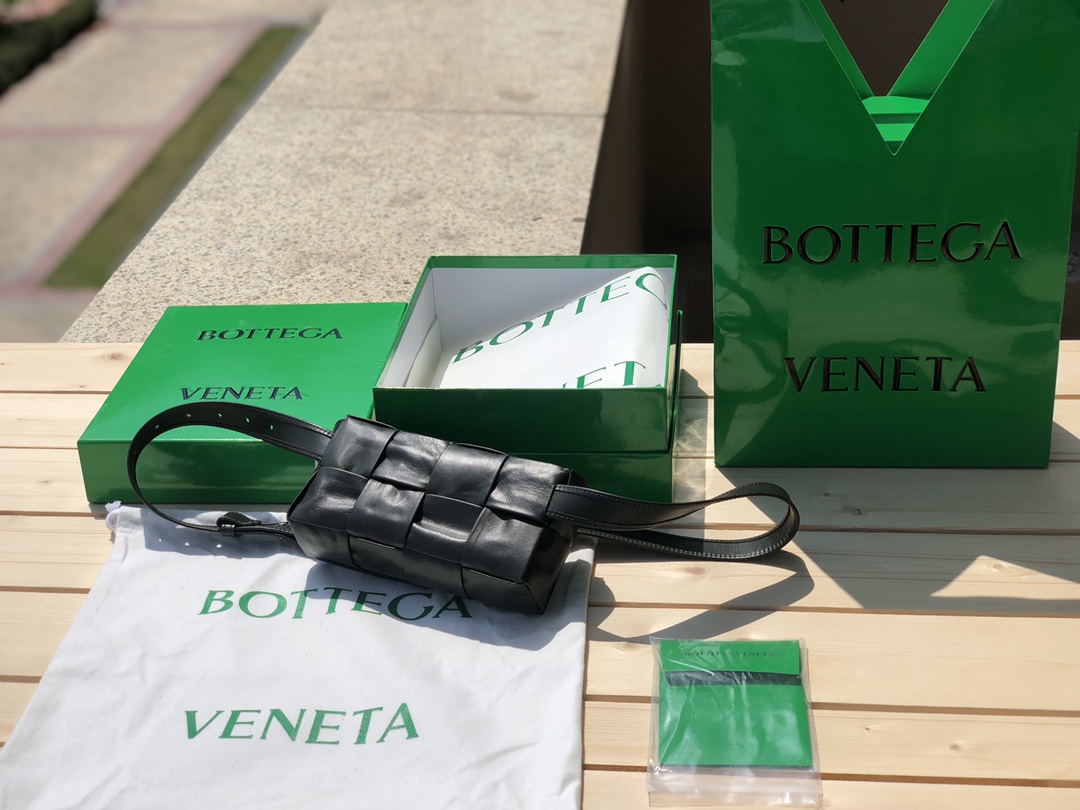bottega venetaボッテガヴェネタのバッグコピー ウエストバッグ 軽量 編み形 ミニバッグ 男女兼用 グリーン_3