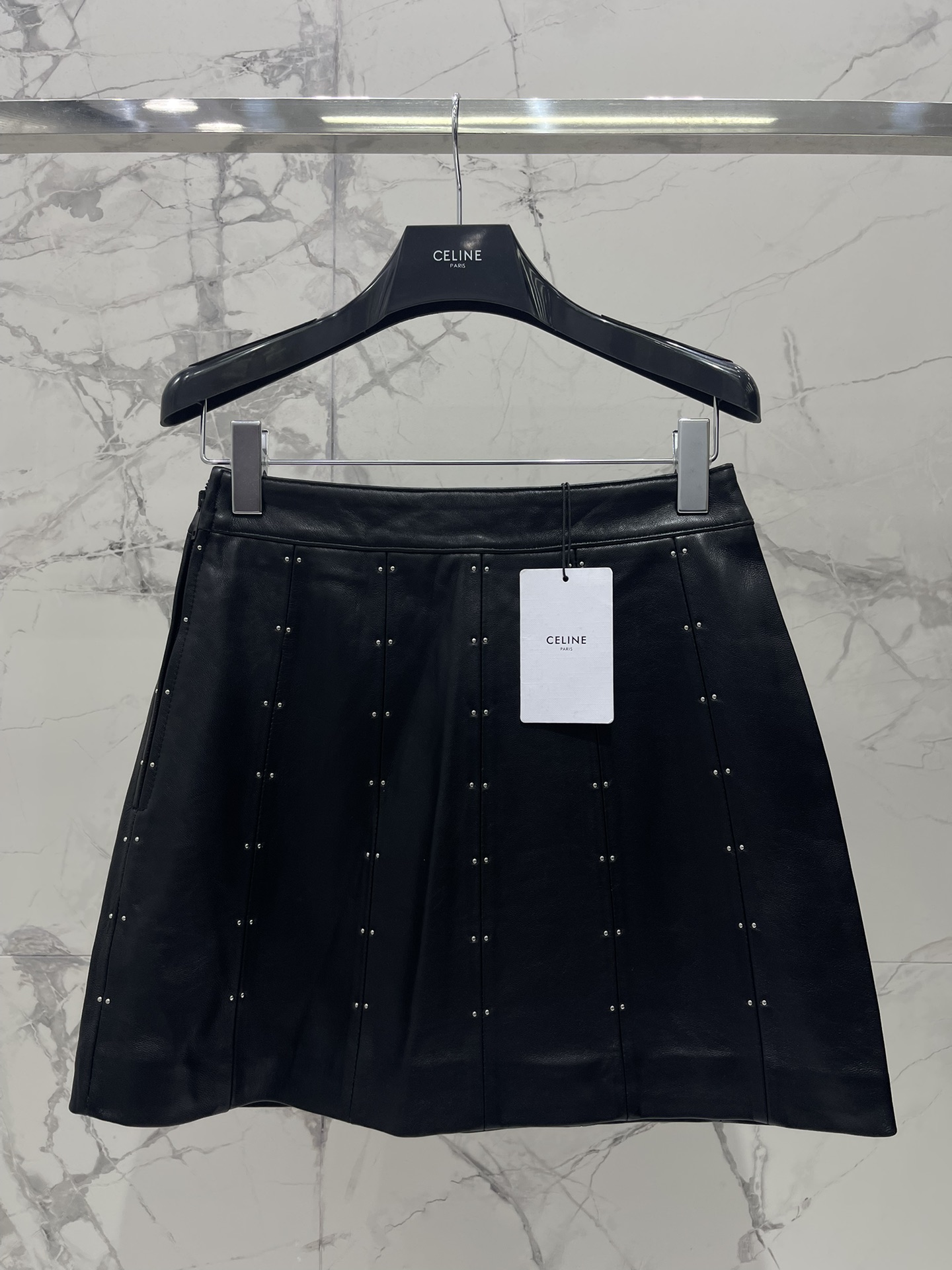 セリーヌ ミニ スカートスーパーコピー 牛革 レザー ファッション シンプル 優雅 ブラック_1