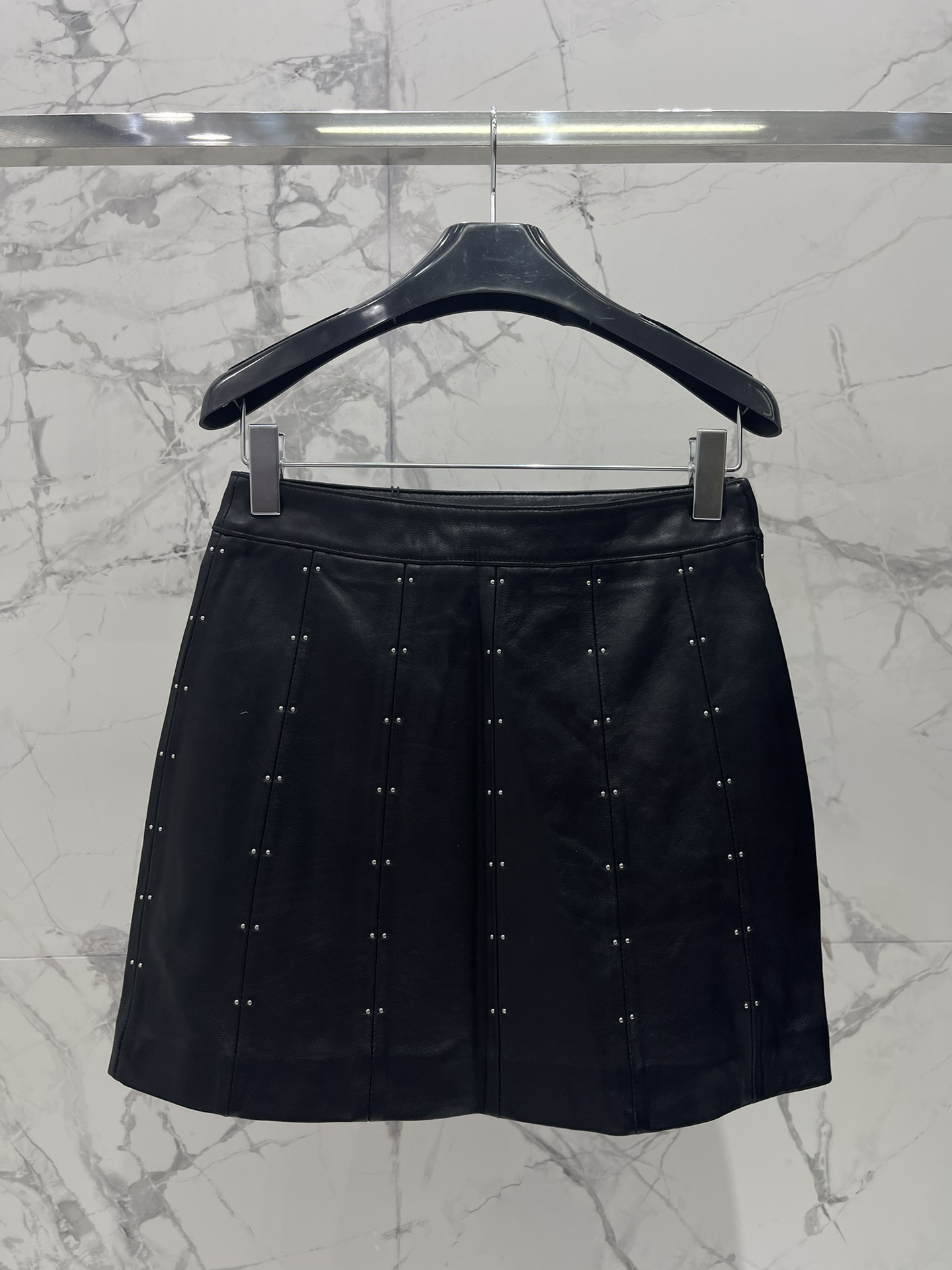 セリーヌ ミニ スカートスーパーコピー 牛革 レザー ファッション シンプル 優雅 ブラック_9