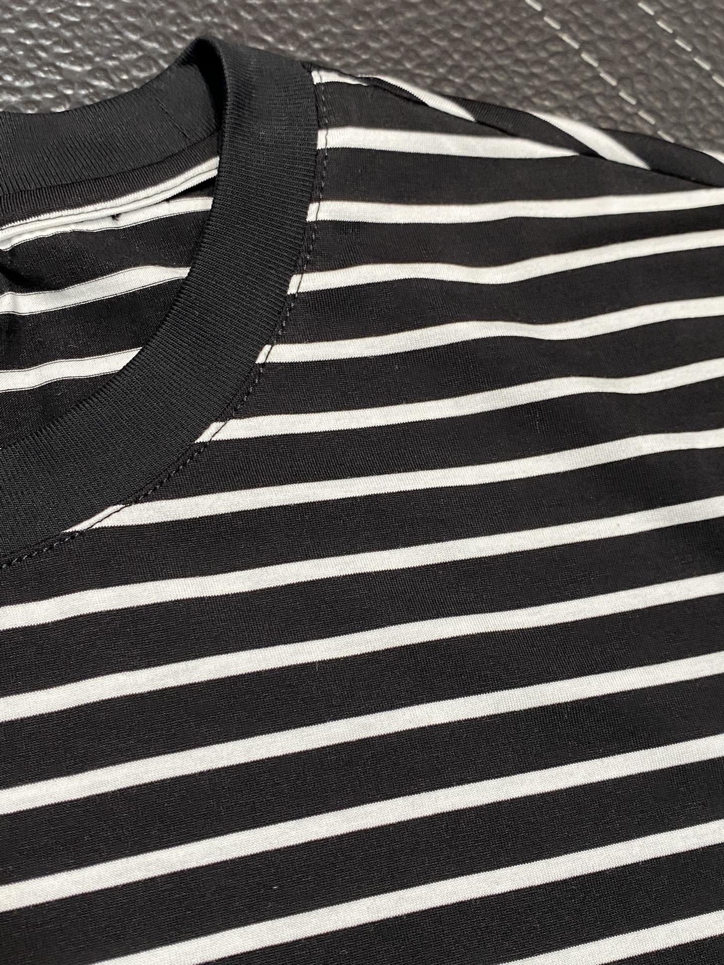 セリーヌ tシャツ 韓国偽物 半袖 トップス シンプル 純綿 快適 柔らかい ファッション 人気品 縞模様 ブラック_4
