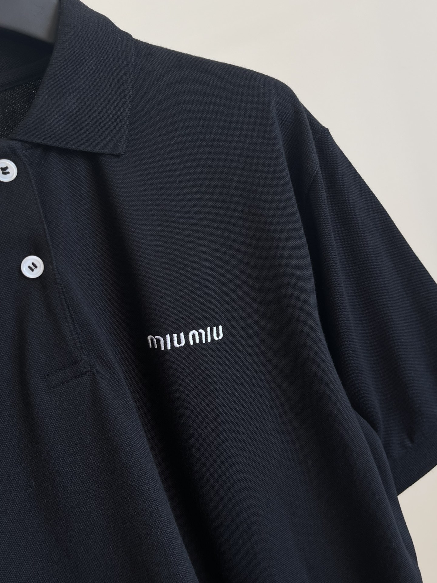 ミュウミュウに似たブランド激安通販 ポロシャツ トップス 半袖 シンプル 純綿 通気性いい ブラック_5