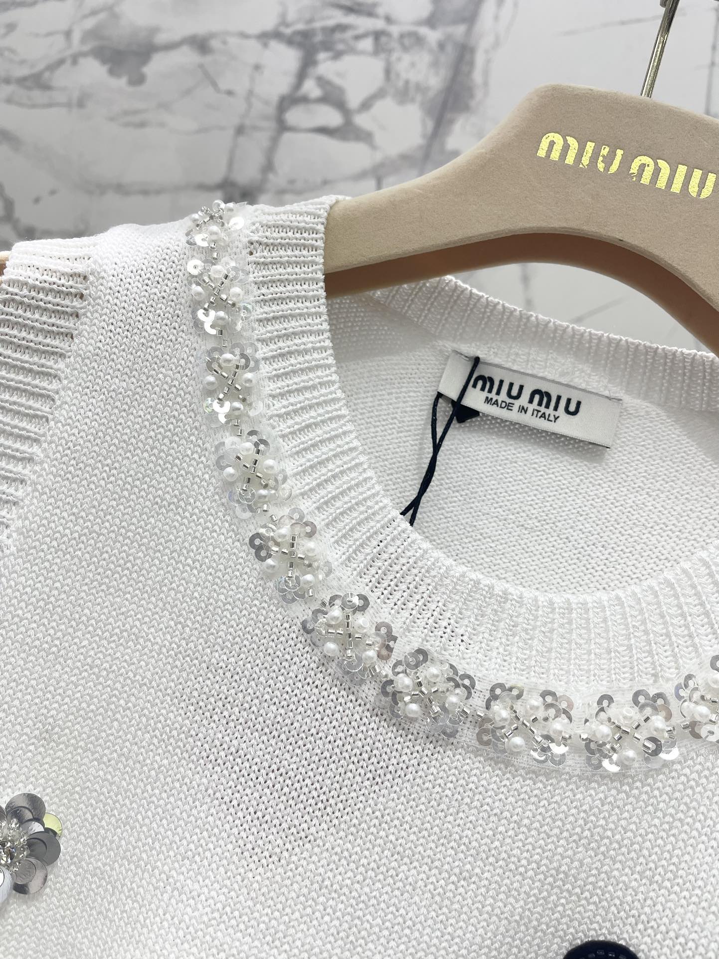 超激得品質保証 miumiu t シャツ レディースコピー 純綿 無袖 ジレー セーター素材 大人気 シンプル ホワイト_2
