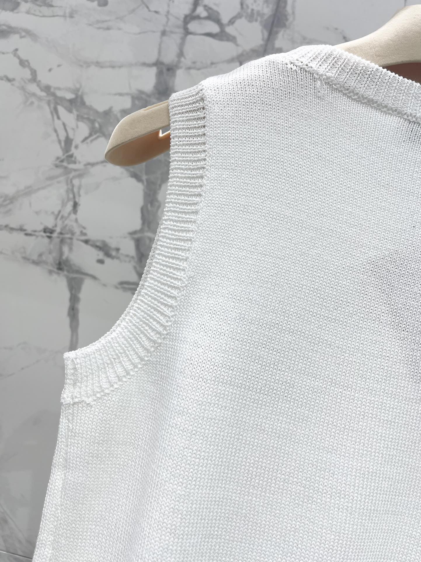 超激得品質保証 miumiu t シャツ レディースコピー 純綿 無袖 ジレー セーター素材 大人気 シンプル ホワイト_6