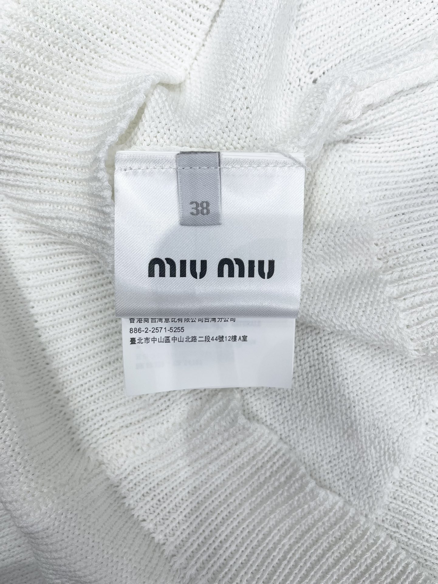 超激得品質保証 miumiu t シャツ レディースコピー 純綿 無袖 ジレー セーター素材 大人気 シンプル ホワイト_7