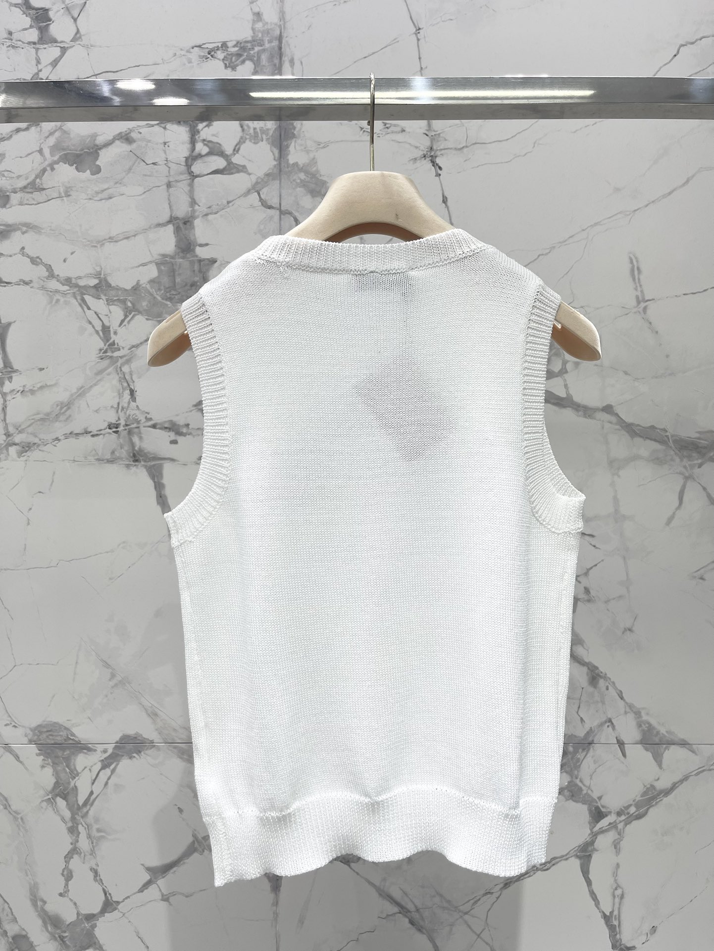 超激得品質保証 miumiu t シャツ レディースコピー 純綿 無袖 ジレー セーター素材 大人気 シンプル ホワイト_8