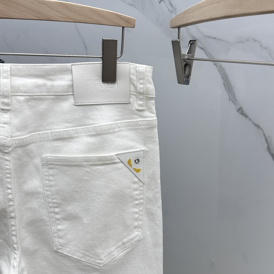 新作入荷格安 フェンディ服メンズコピー デニム素材 筒形パンツ ズボン ファッション シンプル 美脚 品質保証 ホワイト_7