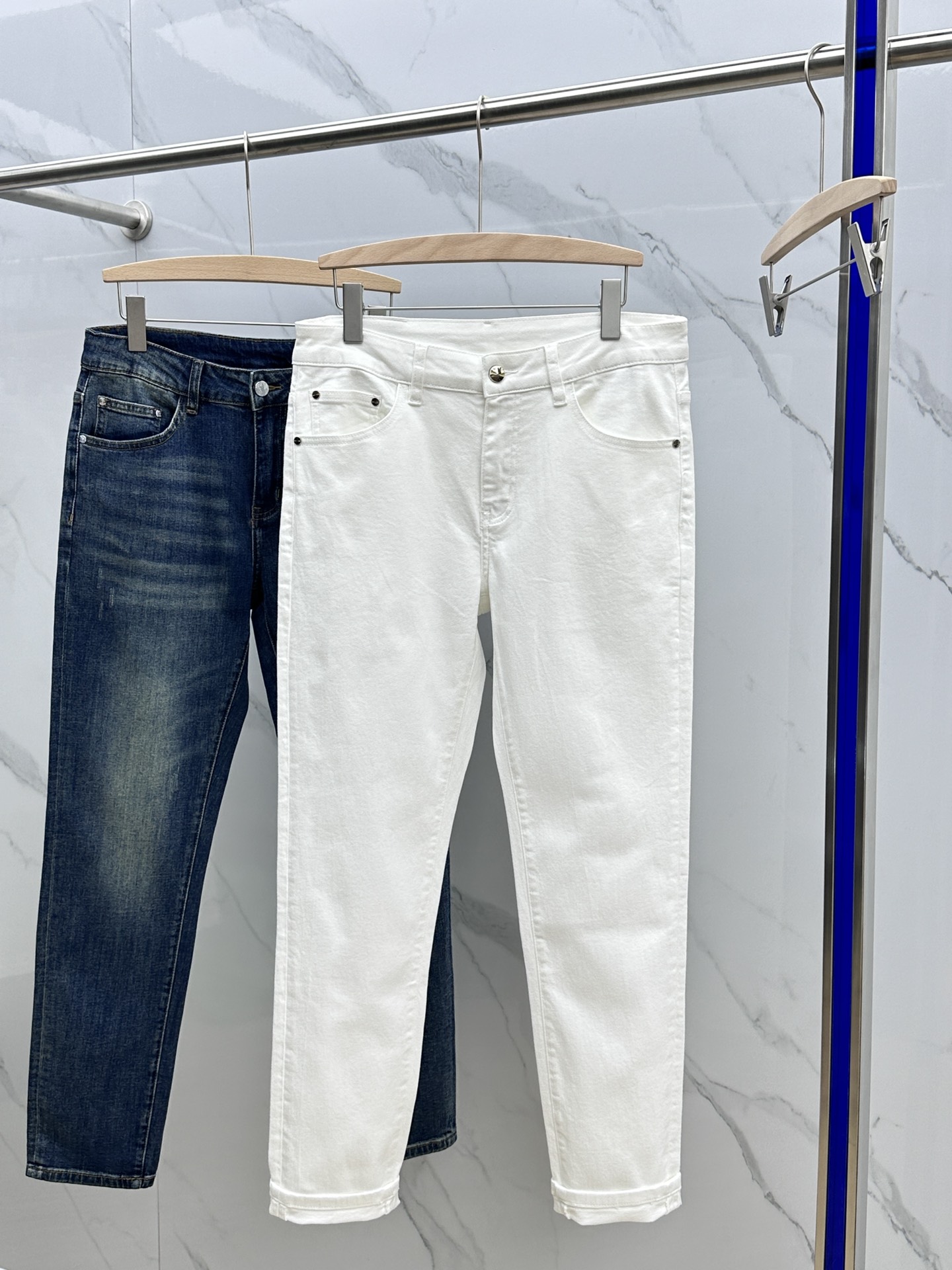 新作入荷格安 フェンディ服メンズコピー デニム素材 筒形パンツ ズボン ファッション シンプル 美脚 品質保証 ホワイト_8
