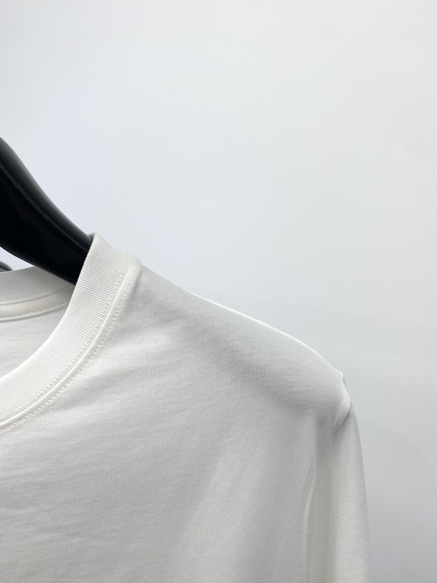 抜群な存在感  fendi t シャツ メンズＮ級品 トップス 純綿 半袖 柔らかい シンプル Tシャツ ロゴプリント ゆったり ホワイト_3
