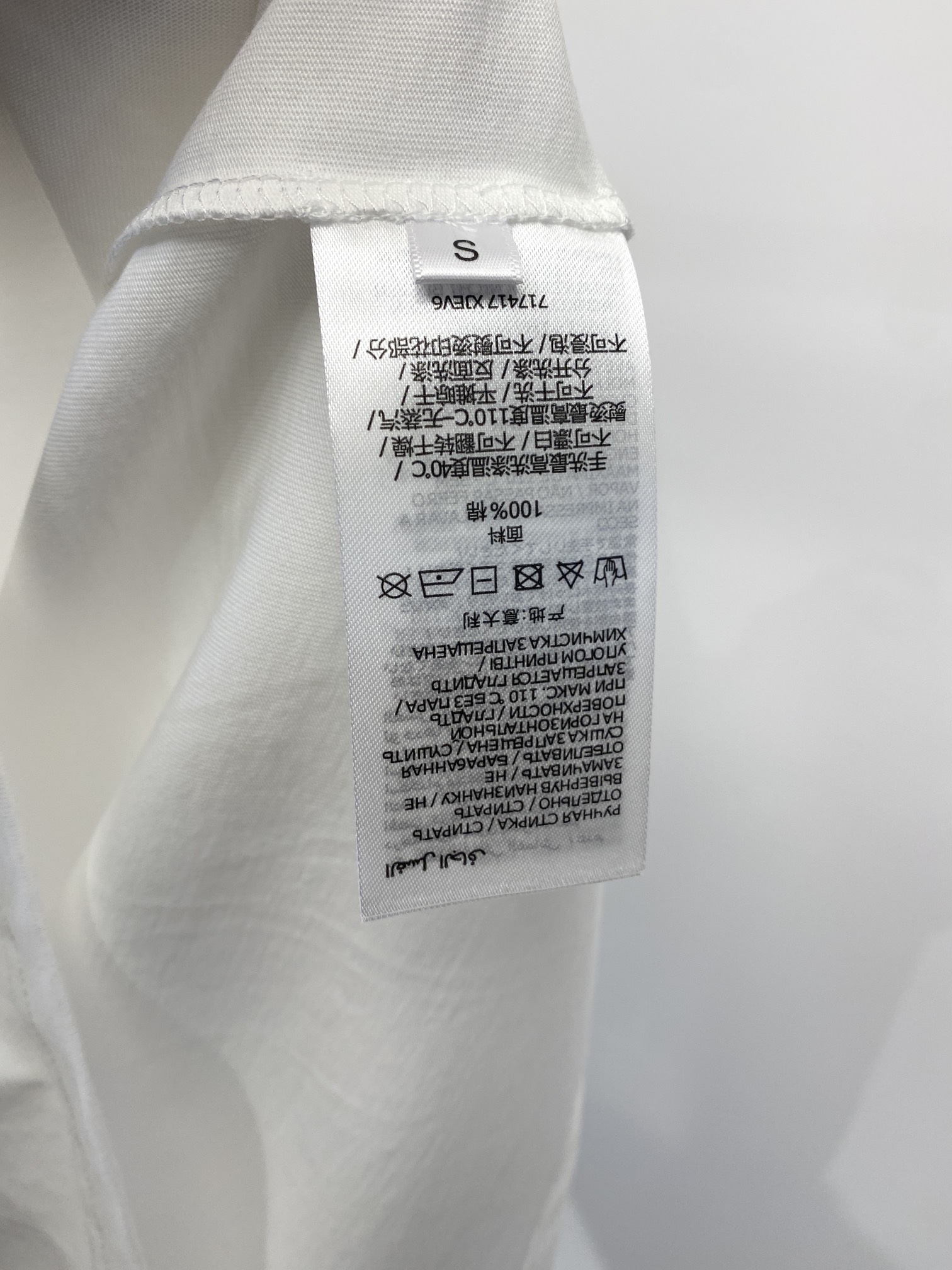 抜群な存在感  fendi t シャツ メンズＮ級品 トップス 純綿 半袖 柔らかい シンプル Tシャツ ロゴプリント ゆったり ホワイト_8